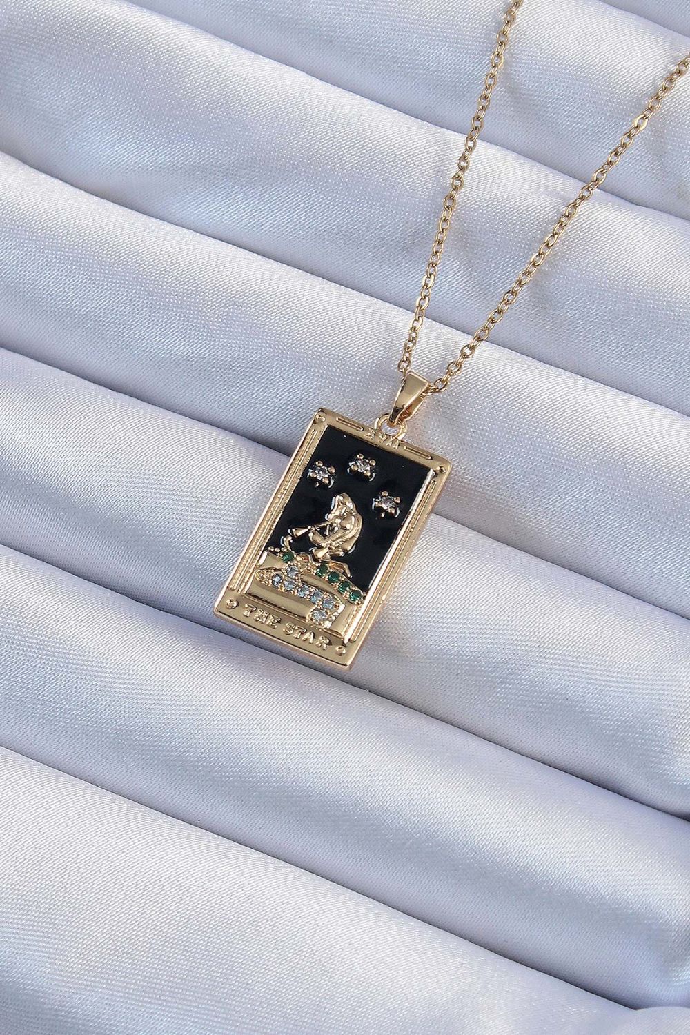 316L Çelik Zincir Gold Renk Zirkon Taşlı Siyah Mineli Kız Figürlü Tarot Kolye