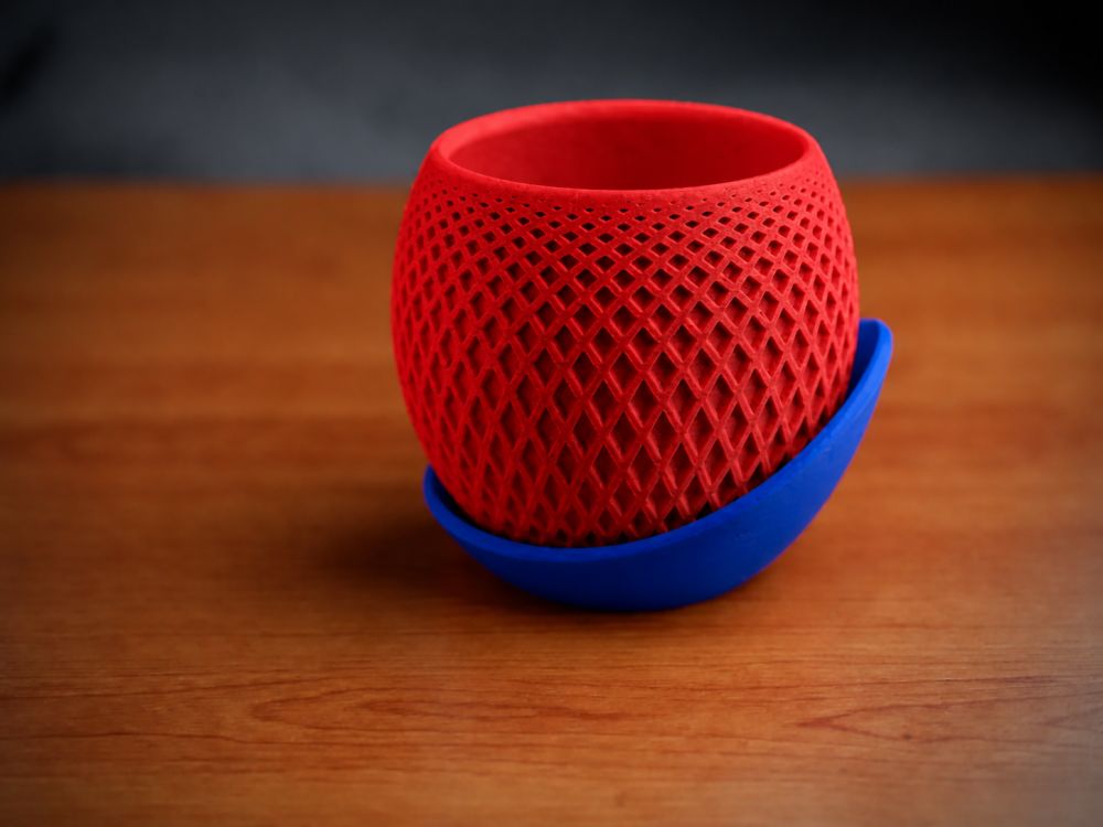 3D Baskı Küre Saksı - Kafes Dokulu İki Parçalı Dekoratif Saksı - Kırmızı-Mavi