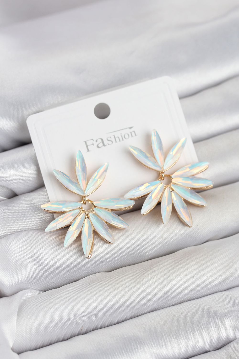 Beyaz Renk Kristal Taşlı Lotus Model Kadın Küpe