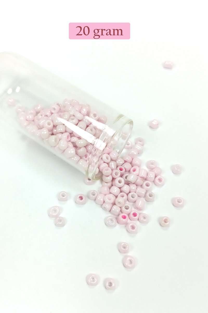 Dökme Cam Kum Boncuk Büyük Boy (6/0) 4 mm - 20 Gram - Toz Pembe - BNC077