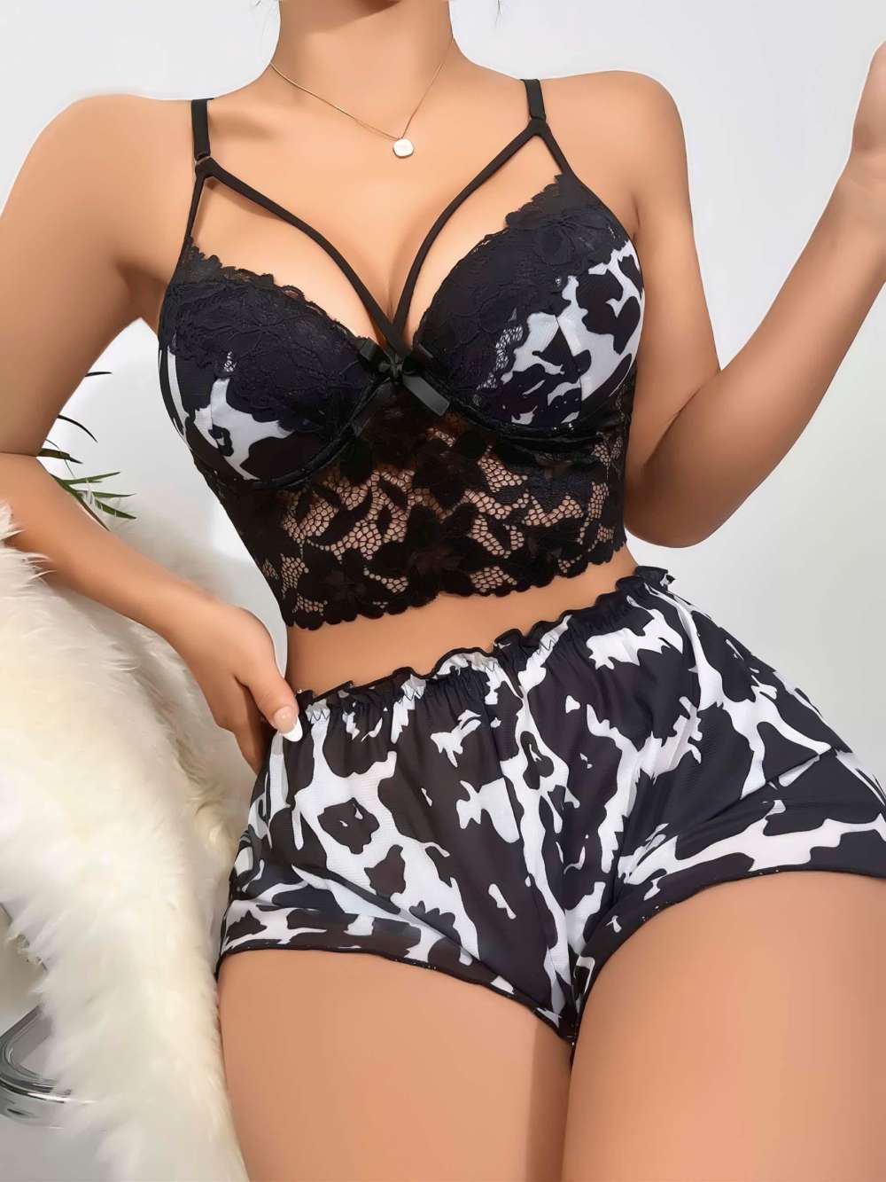 Kadın Siyah Leopar desenli Dantel detaylı Şortlu Gecelik Pijama Takımı 5055