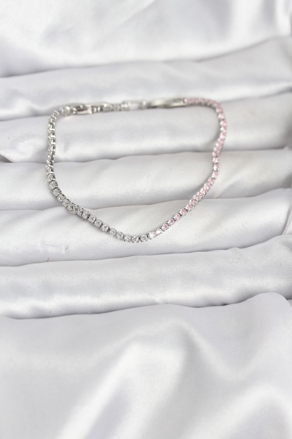 Pembe ve Beyaz Zirkon Taşlı Gümüş Renk Su Yolu Kadın Bileklik
