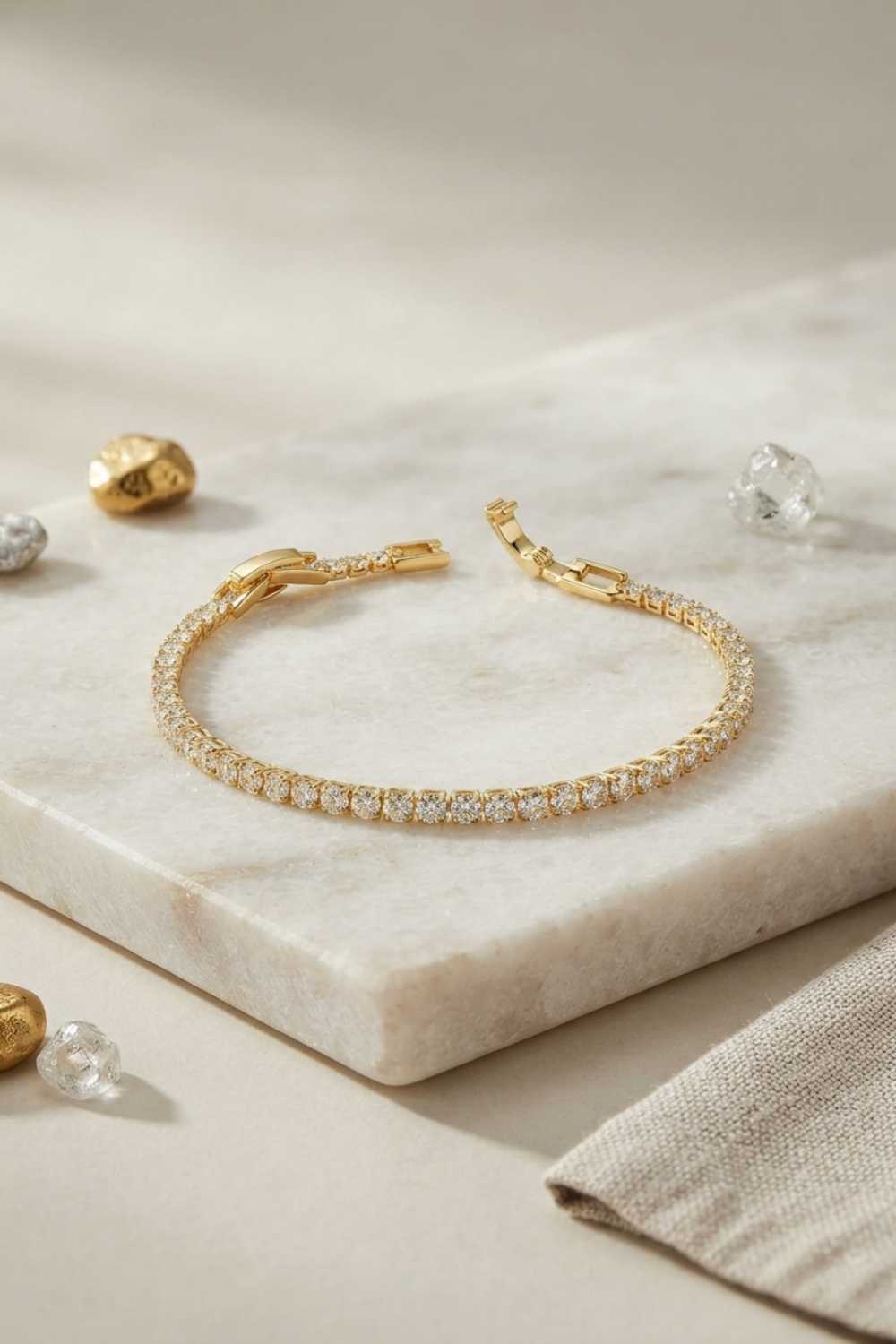 Pirinç Gold Renk İnce Zirkon Taşlı Su Yolu Kadın Bileklik 5886