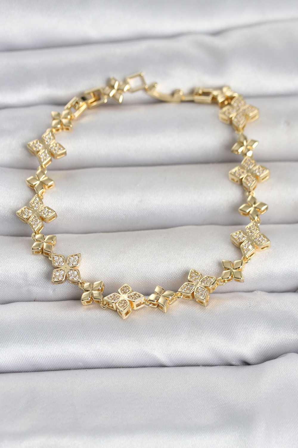 Pirinç Zirkon Taşlı Yonca Model Gold Renk Kadın Bileklik 5886